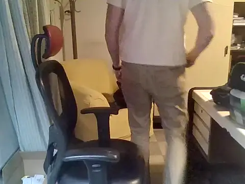 Snapshot of mariohurt101 chatting on 10-25-25, 03:29 mariohurt101 online show from 10-25-25, 03:29