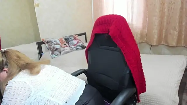 Snapshot of Frau_Marta chatting on 05-16-26, 01:43 Frau Marta online show from 05-16-26, 01:43