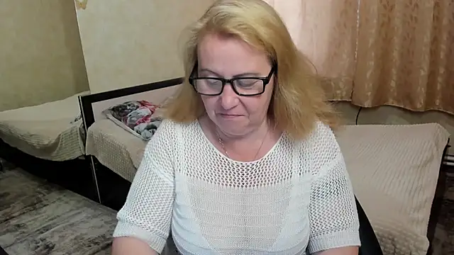 Snapshot of Frau_Marta chatting on 05-28-26, 12:02 Frau Marta online show from 05-28-26, 12:02