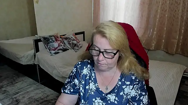 Snapshot of Frau_Marta chatting on 06-06-26, 01:05 Frau Marta online show from 06-06-26, 01:05