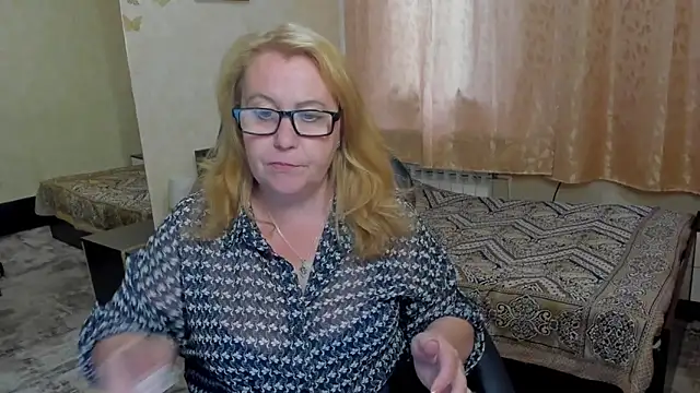 Snapshot of Frau_Marta chatting on 06-11-26, 12:58 Frau Marta online show from 06-11-26, 12:58