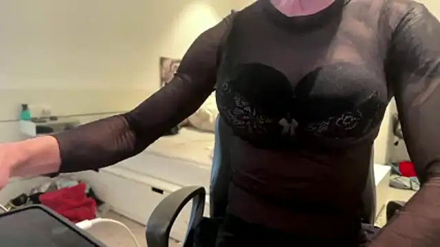 Snapshot of pocker498 chatting on 03-02-26, 08:21 pocker498 online show from 03-02-26, 08:21