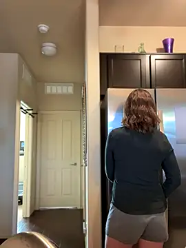 MaiseKnox online show from 10-23-25, 10:41