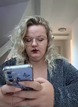 Snapshot of Fiona0705 chatting on 09-23-25, 06:49 Fiona0705 online show from 09-23-25, 06:49