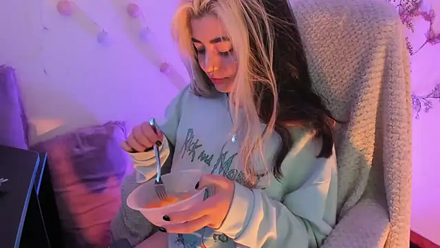 Snapshot of Sammysammy_ chatting on 12-03-24, 01:30 Sammysammy online show from 12-03-24, 01:30