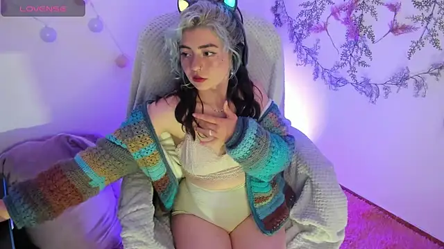 Snapshot of Sammysammy_ chatting on 03-18-25, 08:36 Sammysammy online show from 03-18-25, 08:36