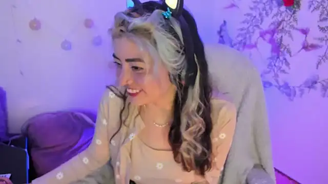 Snapshot of Sammysammy_ chatting on 03-19-25, 07:51 Sammysammy online show from 03-19-25, 07:51