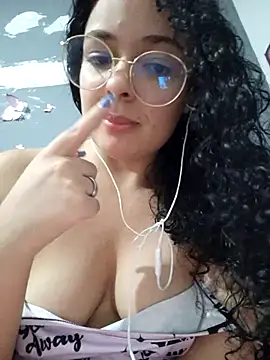 Snapshot of NinaSweet2 chatting on 03-08-25, 04:01 NinaSweet2 online show from 03-08-25, 04:01