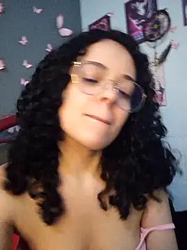 Snapshot of NinaSweet2 chatting on 09-19-25, 04:03 NinaSweet2 online show from 09-19-25, 04:03