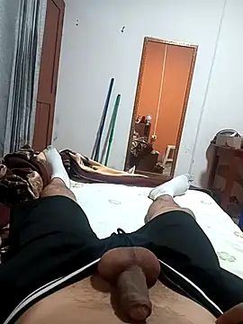 Lubraes online show from 10-31-25, 03:51