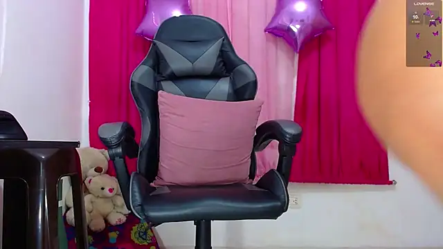 Snapshot of Luciana0226 chatting on 11-09-25, 08:40 Luciana0226 online show from 11-09-25, 08:40