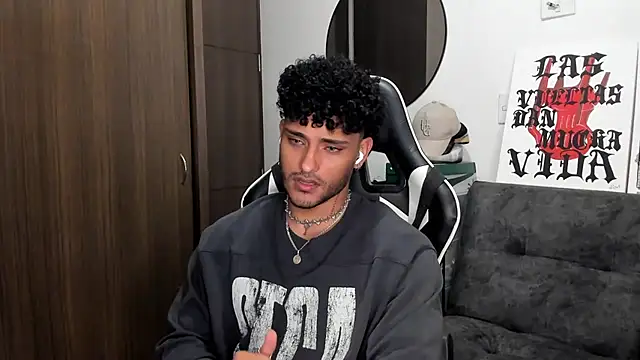 Alessandro Vanni online show from 09-29-25, 02:06