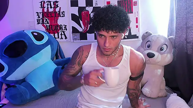 Snapshot of Alessandro_Vanni chatting on 05-20-26, 02:34 Alessandro Vanni online show from 05-20-26, 02:34