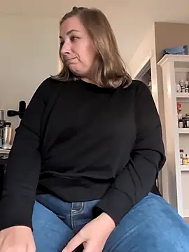 Canadian BBW online show from 10-24-25, 07:54