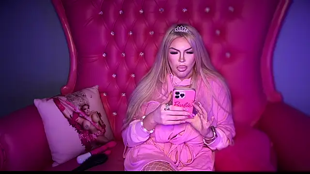 Snapshot of bimbotwerkqueen chatting on 01-31-25, 01:33 bimbotwerkqueen online show from 01-31-25, 01:33