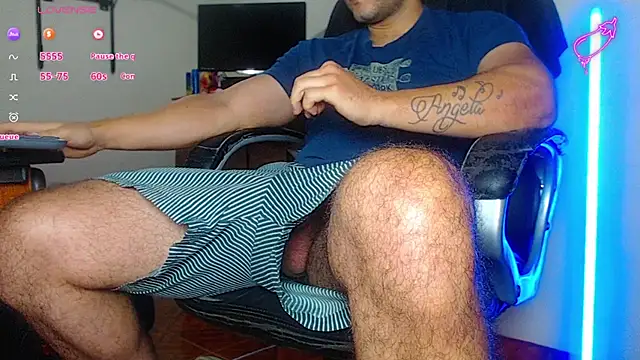 Snapshot of --mAk-- chatting on 01-23-25, 11:58 --mAk-- online show from 01-23-25, 11:58