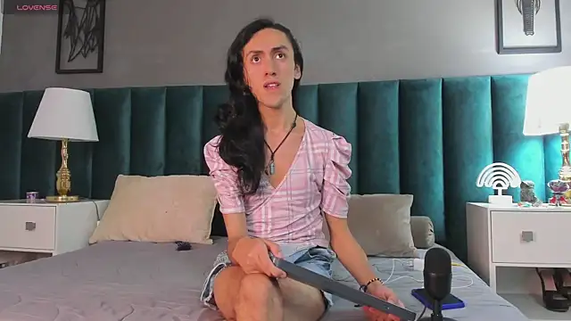 Snapshot of Karol_fenixx chatting on 02-27-25, 12:13 Karol fenixx online show from 02-27-25, 12:13