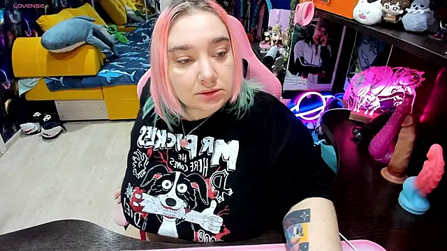 Softie Sofy online show from 02-28-26, 01:06