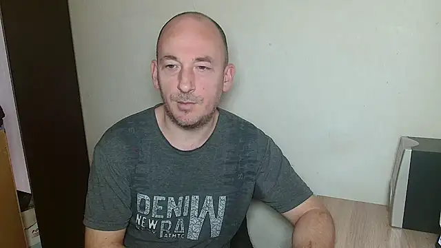 Snapshot of Johan___Barker chatting on 12-22-25, 10:23 Johan Barker online show from 12-22-25, 10:23