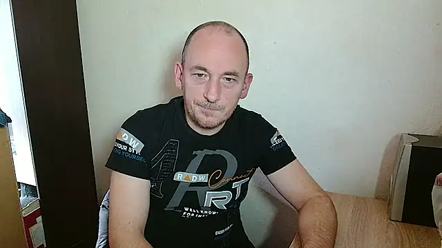 Snapshot of Johan___Barker chatting on 01-12-26, 11:59 Johan Barker online show from 01-12-26, 11:59