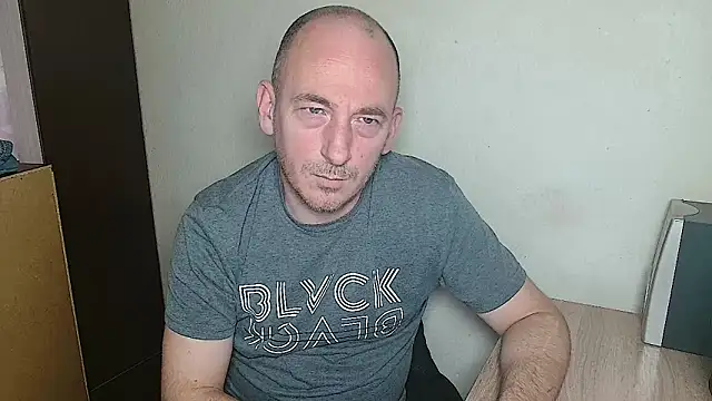 Snapshot of Johan___Barker chatting on 02-01-26, 12:37 Johan Barker online show from 02-01-26, 12:37