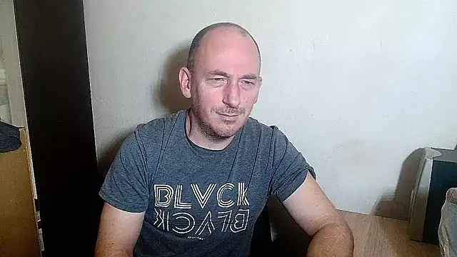 Snapshot of Johan___Barker chatting on 02-12-26, 01:28 Johan Barker online show from 02-12-26, 01:28