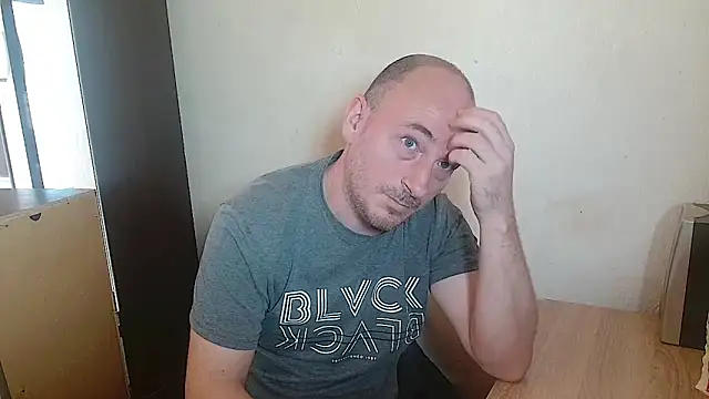 Snapshot of Johan___Barker chatting on 02-27-26, 11:43 Johan Barker online show from 02-27-26, 11:43