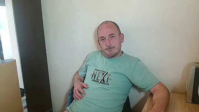 Snapshot of Johan___Barker chatting on 03-12-26, 01:06 Johan Barker online show from 03-12-26, 01:06