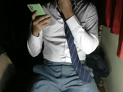 Snapshot of aloneboy1996 chatting on 01-05-26, 06:44 aloneboy1996 online show from 01-05-26, 06:44