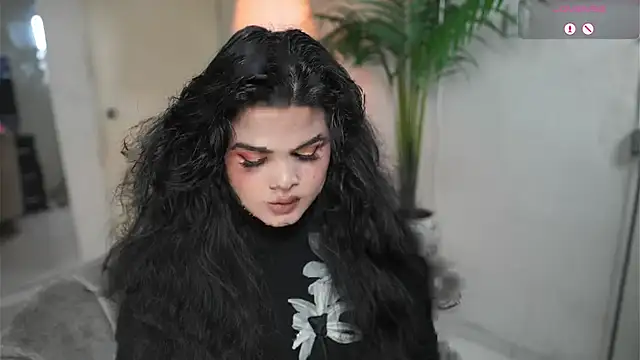 Snapshot of artechloe chatting on 09-25-25, 10:24 artechloe online show from 09-25-25, 10:24