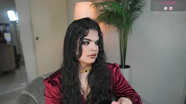 Snapshot of artechloe chatting on 10-04-25, 11:47 artechloe online show from 10-04-25, 11:47