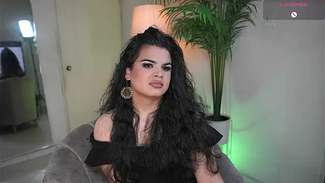 Snapshot of artechloe chatting on 10-05-25, 11:24 artechloe online show from 10-05-25, 11:24