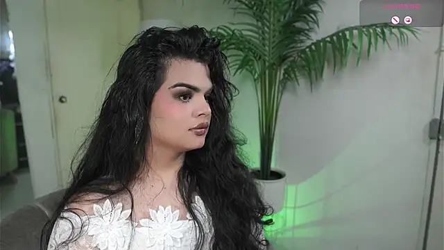 Snapshot of artechloe chatting on 10-08-25, 06:49 artechloe online show from 10-08-25, 06:49