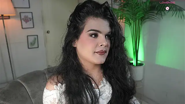 Snapshot of artechloe chatting on 10-15-25, 11:49 artechloe online show from 10-15-25, 11:49