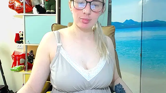 Snapshot of miaa_sunn chatting on 02-26-26, 11:42 miaa sunn online show from 02-26-26, 11:42