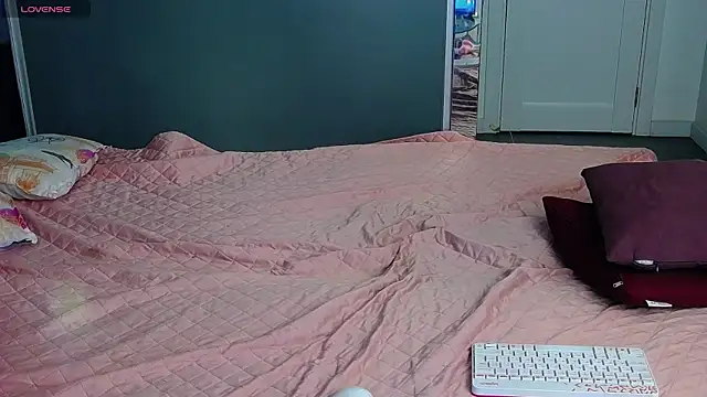 CindyJonson online show from 09-18-25, 05:42