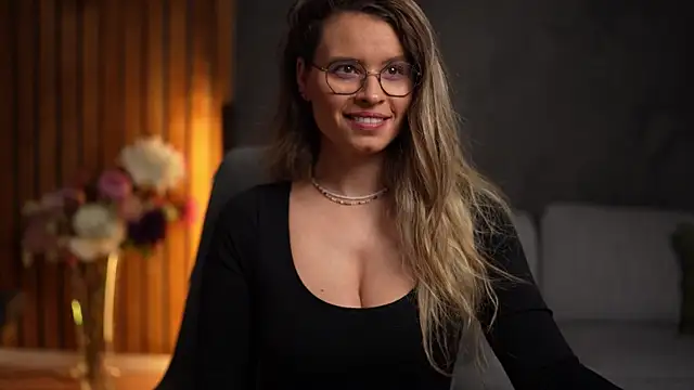 BrandyWhite online show from 12-04-25, 06:01