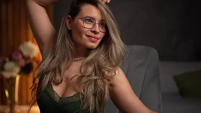 BrandyWhite online show from 12-15-25, 05:34