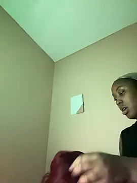 Snapshot of gypsydoll chatting on 11-27-25, 06:37 gypsydoll online show from 11-27-25, 06:37