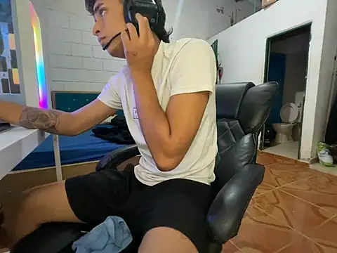 Max TheHorseDick online show from 04-17-26, 04:10