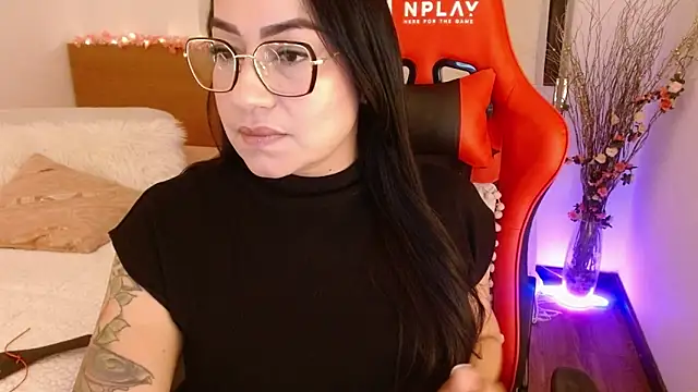 Snapshot of lucy_luu_ chatting on 12-12-24, 01:32 lucy luu online show from 12-12-24, 01:32