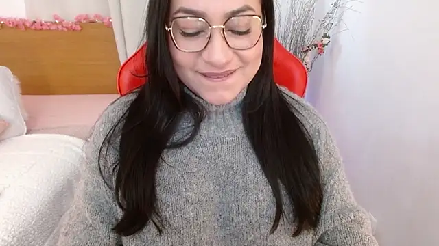 Snapshot of lucy_luu_ chatting on 01-01-25, 05:00 lucy luu online show from 01-01-25, 05:00