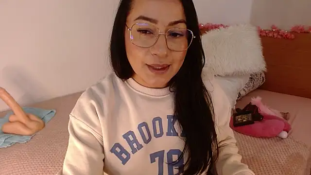 Snapshot of lucy_luu_ chatting on 01-04-25, 03:29 lucy luu online show from 01-04-25, 03:29