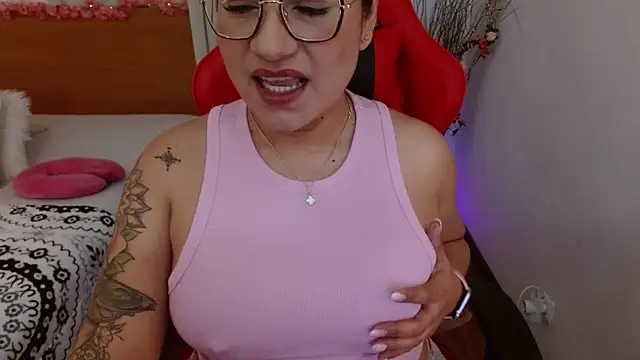 Snapshot of lucy_luu_ chatting on 01-12-25, 09:51 lucy luu online show from 01-12-25, 09:51