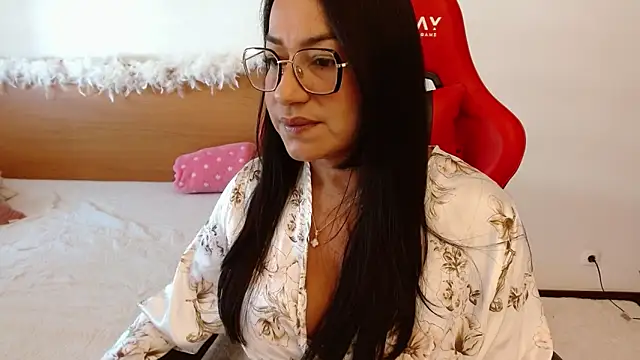 Snapshot of lucy_luu_ chatting on 09-23-25, 03:04 lucy luu online show from 09-23-25, 03:04