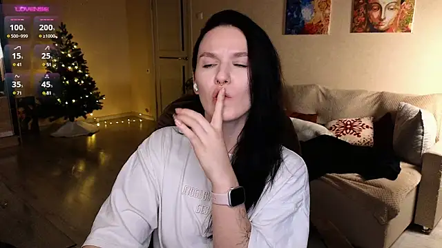 Snapshot of Val_lava chatting on 12-17-24, 11:38 Val lava online show from 12-17-24, 11:38