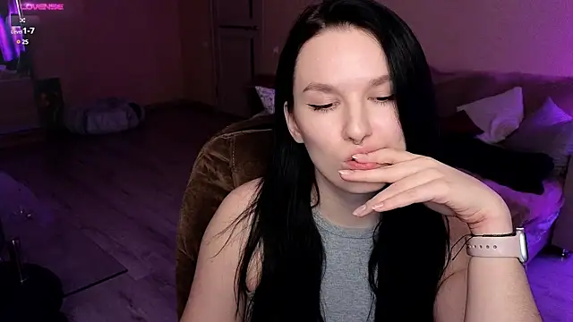 Snapshot of Val_lava chatting on 03-19-25, 10:20 Val lava online show from 03-19-25, 10:20