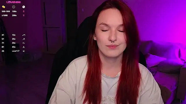 Snapshot of Val_lava chatting on 09-25-25, 07:17 Val lava online show from 09-25-25, 07:17