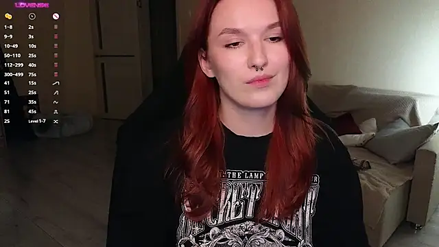 Snapshot of Val_lava chatting on 10-02-25, 07:10 Val lava online show from 10-02-25, 07:10