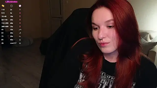 Snapshot of Val_lava chatting on 10-03-25, 07:22 Val lava online show from 10-03-25, 07:22